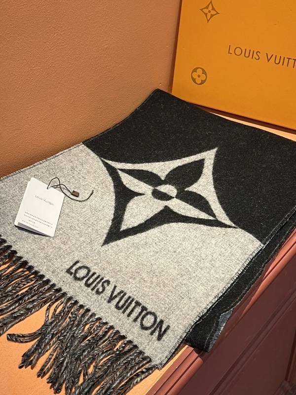 Louis Vuitton Scarf LVC00469